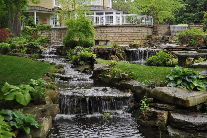 paysagiste-BOUYON-min_landscaping-rock-louisville-ky-traditional-landscape-and-boulders-brick-wall-bushes-grass-koi-law